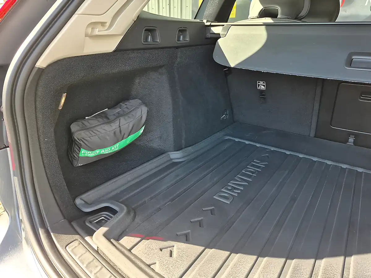 Used 2021 Volvo V60 Momentum Grey - Interior and Exterior details 12