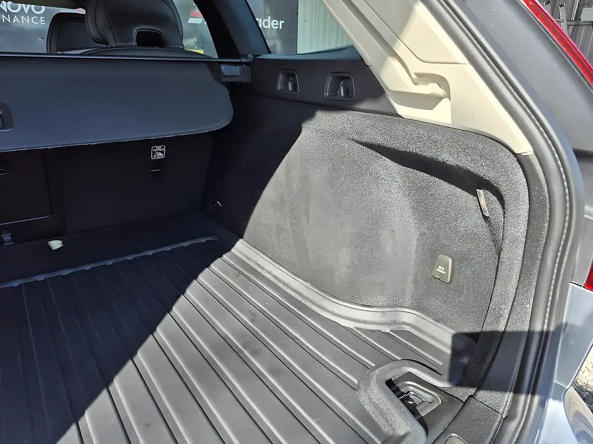 Used 2021 Volvo V60 Momentum Grey - Interior and Exterior details 13