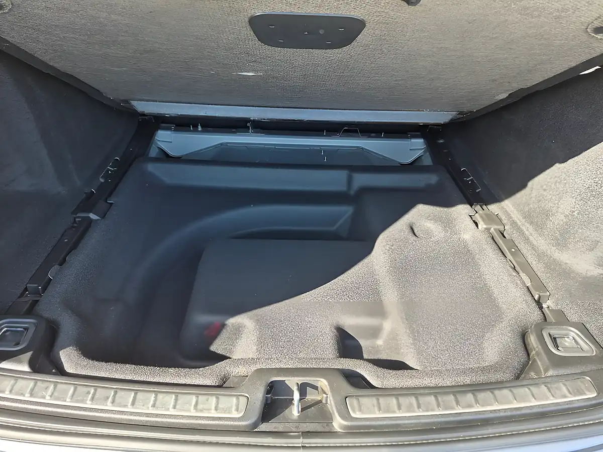 Used 2021 Volvo V60 Momentum Grey - Interior and Exterior details 14