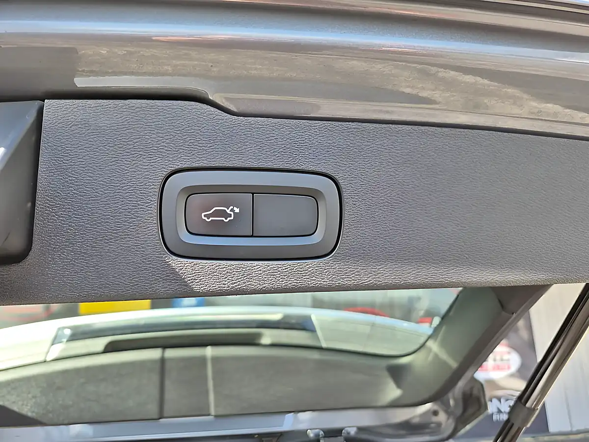 Used 2021 Volvo V60 Momentum Grey - Interior and Exterior details 16