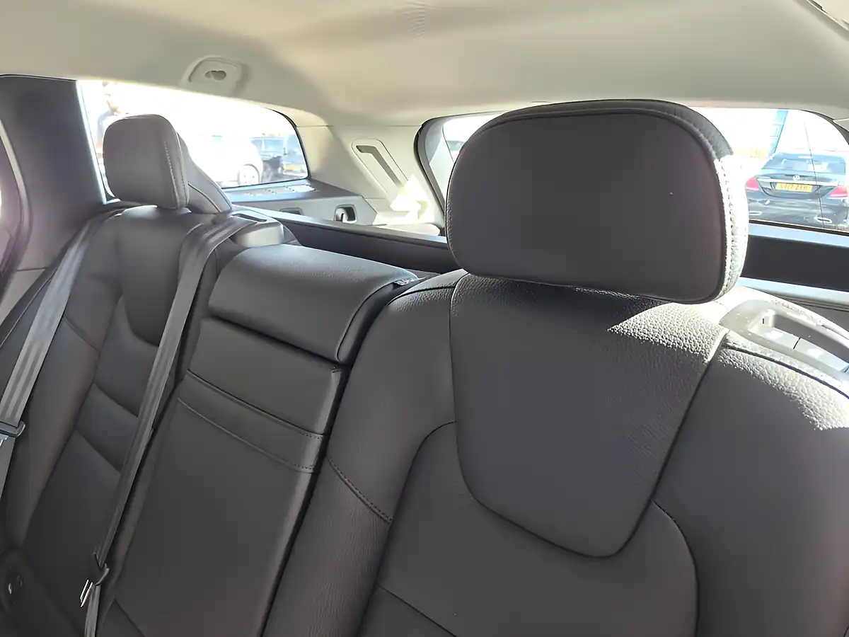Used 2021 Volvo V60 Momentum Grey - Interior and Exterior details 17