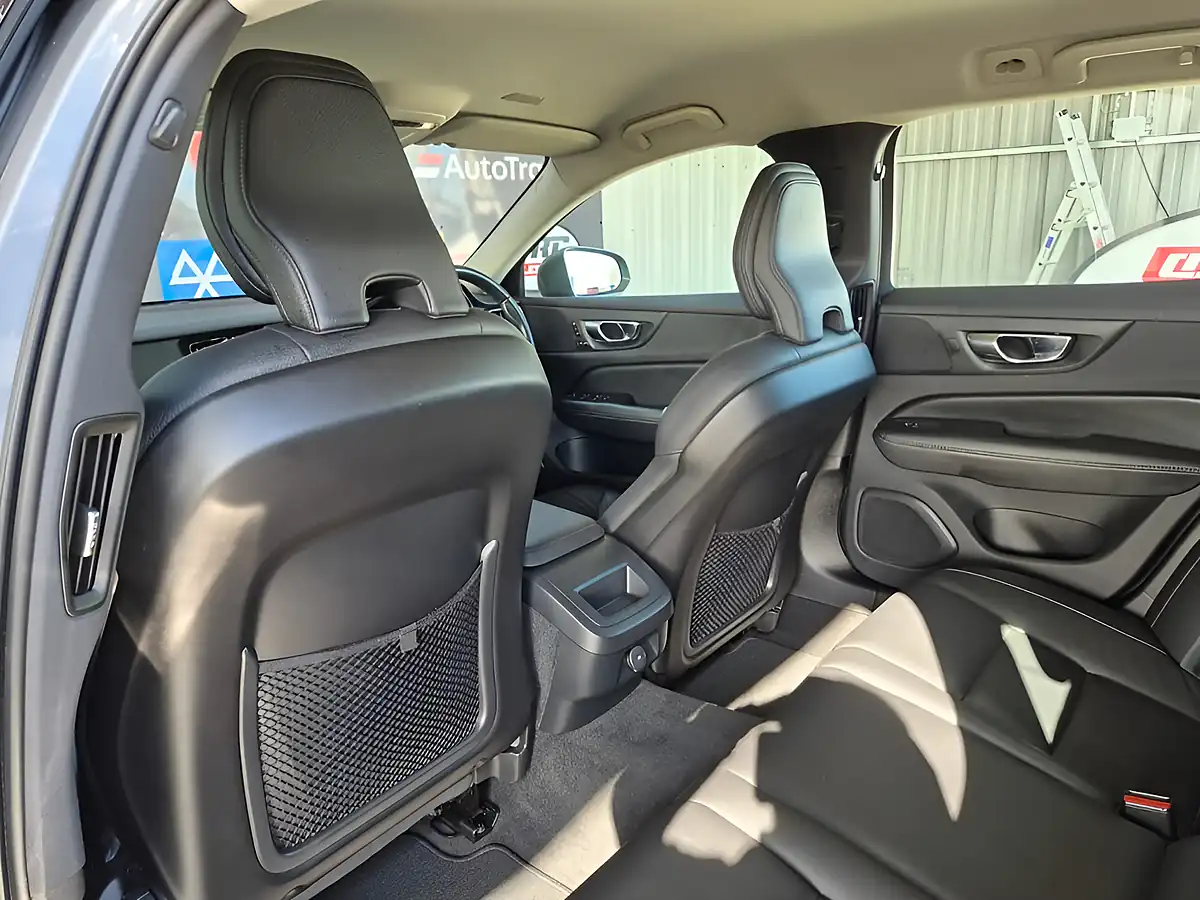 Used 2021 Volvo V60 Momentum Grey - Interior and Exterior details 20