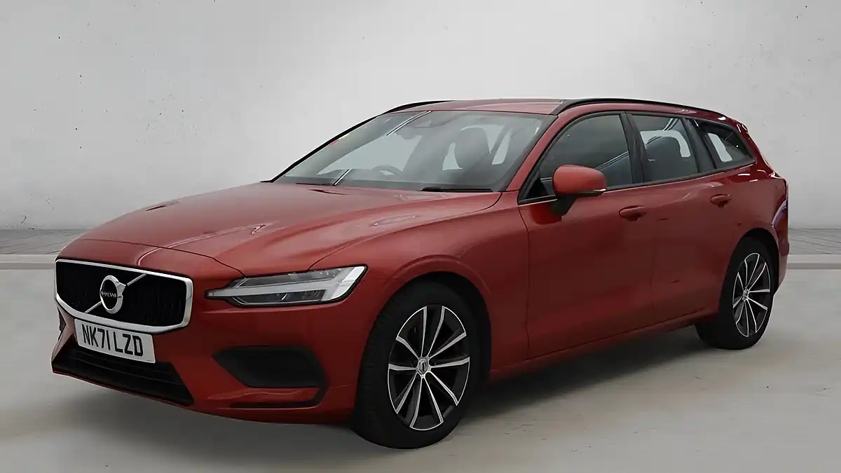 Used 2021 Volvo V60 Momentum Red - Interior and Exterior details 4