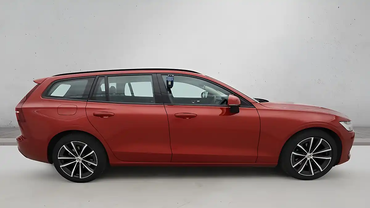 Used 2021 Volvo V60 Momentum Red - Interior and Exterior details 5