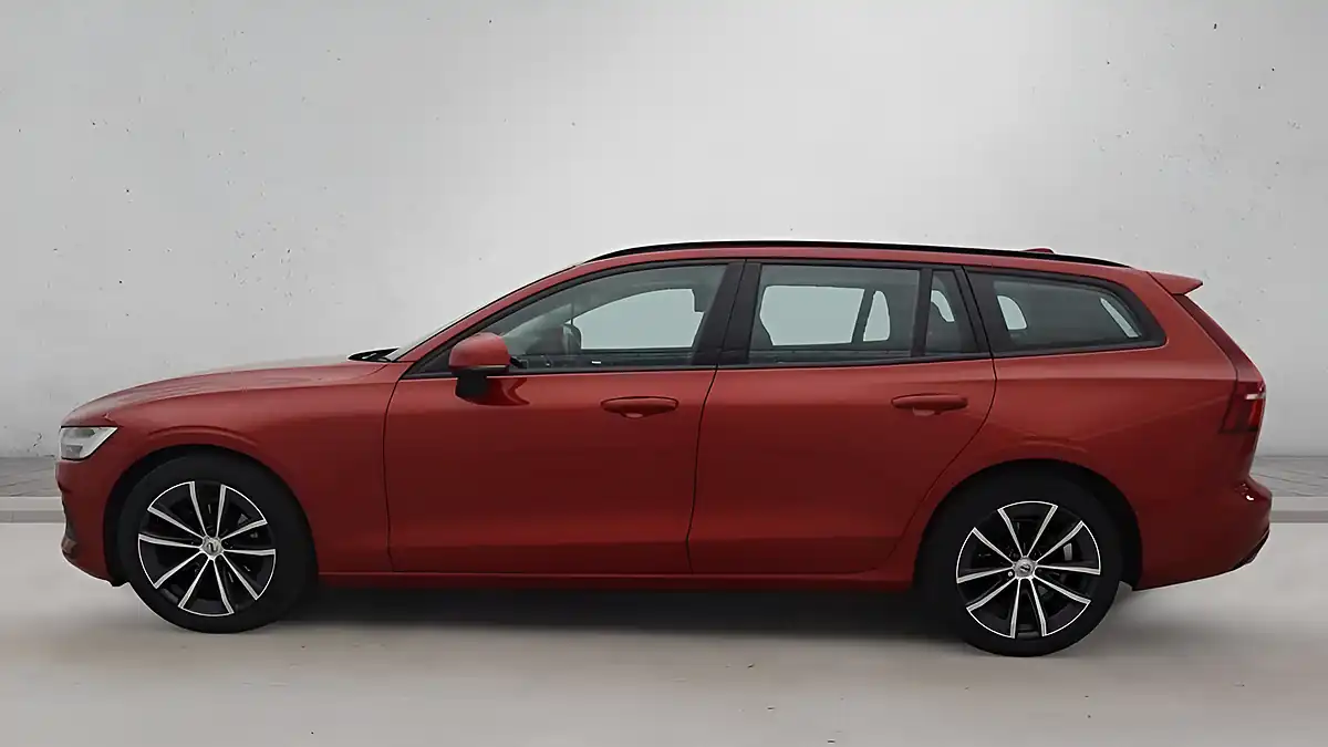 Used 2021 Volvo V60 Momentum Red - Interior and Exterior details 6
