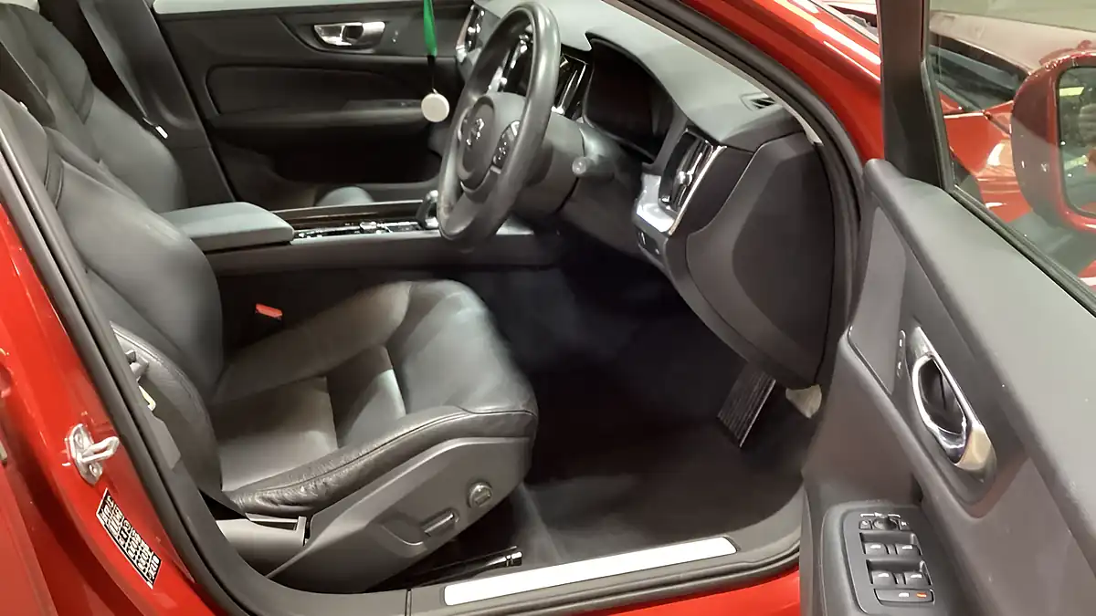 Used 2021 Volvo V60 Momentum Red - Interior and Exterior details 7