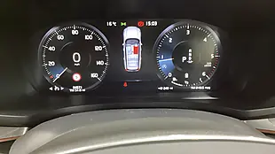 Used 2021 Volvo V60 Momentum Red - Interior and Exterior details 9
