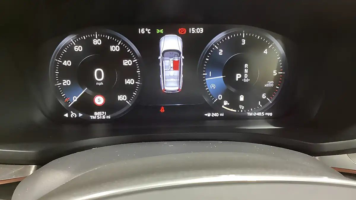 Used 2021 Volvo V60 Momentum Red - Interior and Exterior details 9