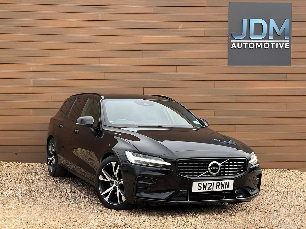 Used 2021 Volvo V60 R-Design Onyx Black - Front View