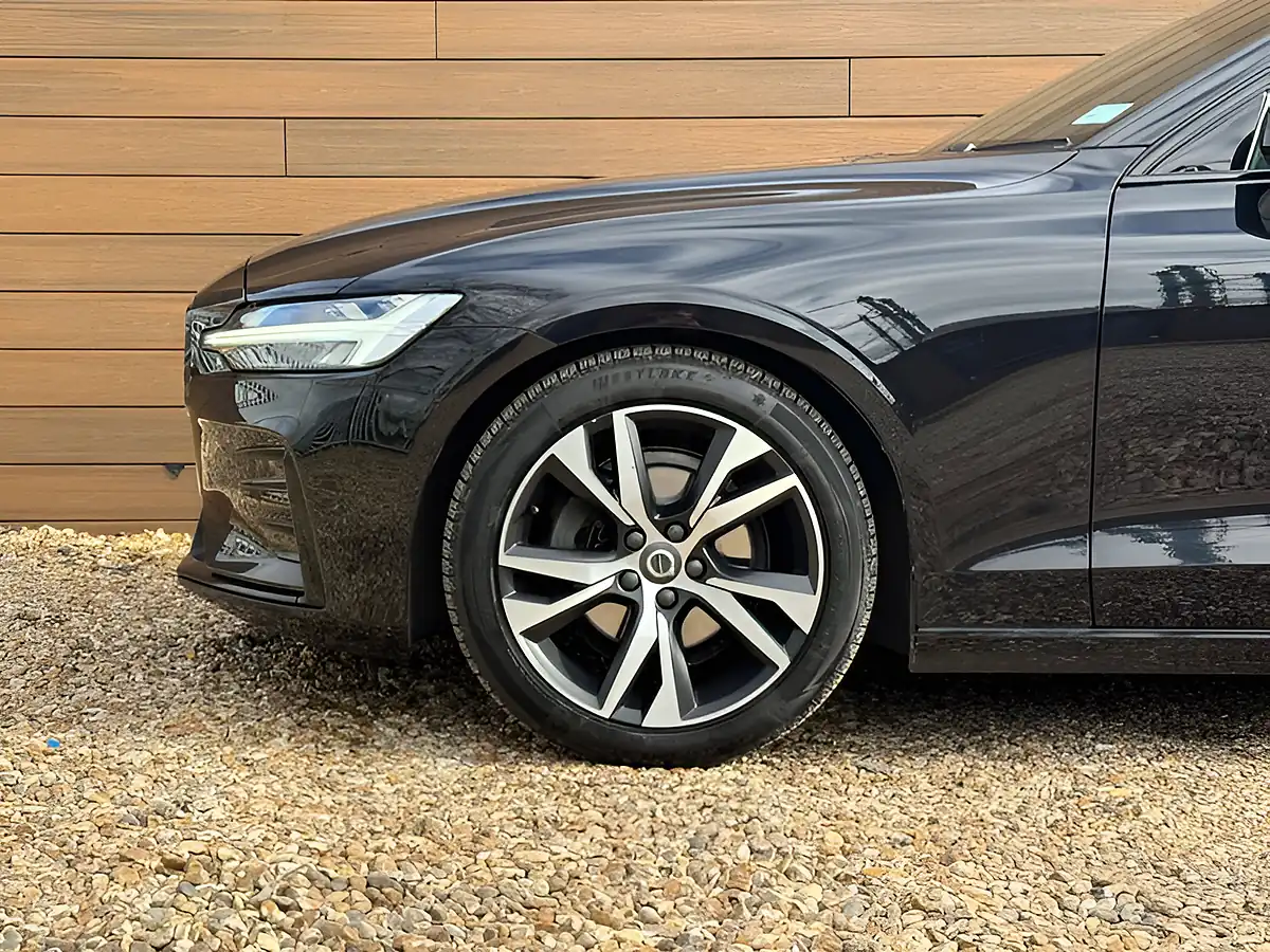 Used 2021 Volvo V60 R-Design Onyx Black - Interior and Exterior details 11
