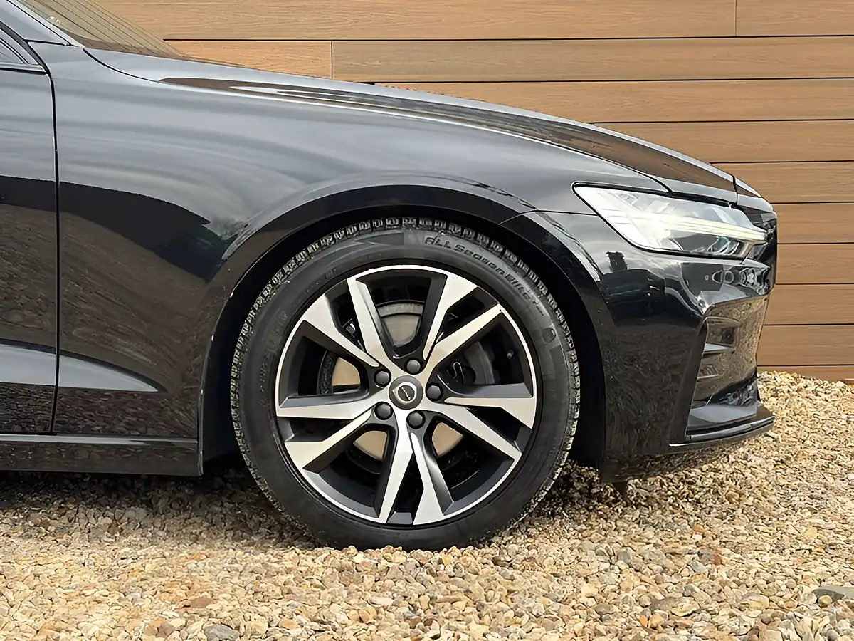 Used 2021 Volvo V60 R-Design Onyx Black - Interior and Exterior details 12