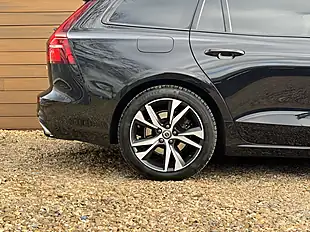 Used 2021 Volvo V60 R-Design Onyx Black - Interior and Exterior details 14