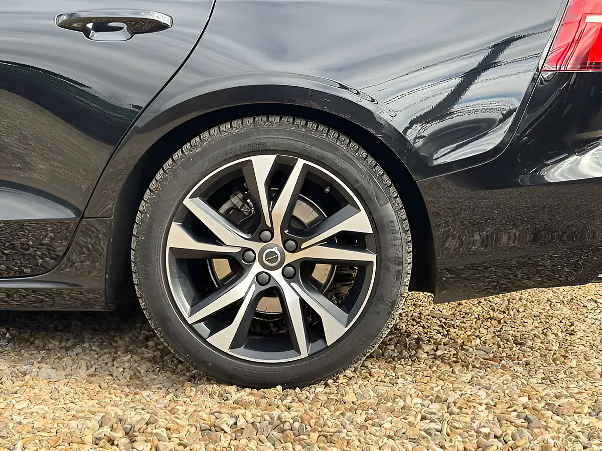 Used 2021 Volvo V60 R-Design Onyx Black - Interior and Exterior details 17
