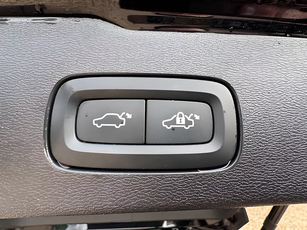 Used 2021 Volvo V60 R-Design Onyx Black - Interior and Exterior details 6