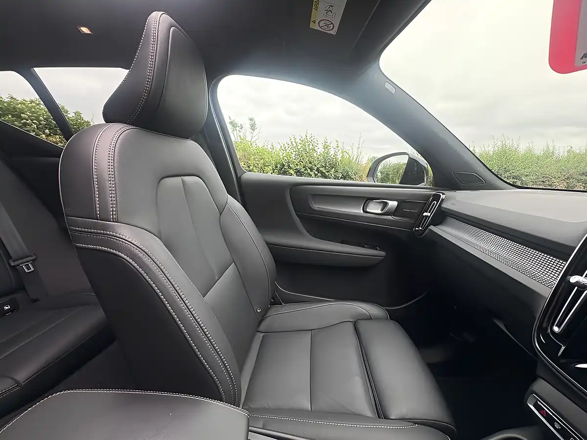 Used 2021 Volvo XC40 First Edition White - Interior and Exterior details 10