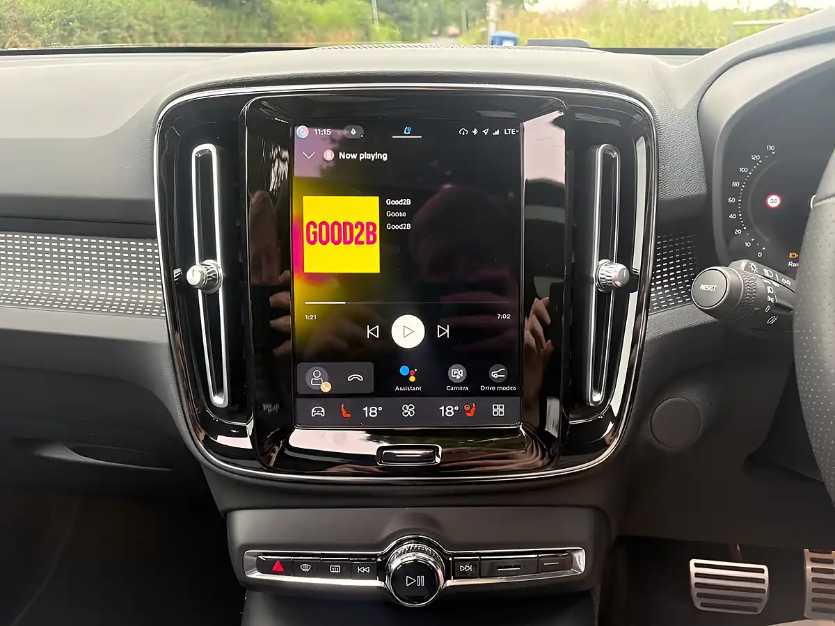 Used 2021 Volvo XC40 First Edition White - Interior and Exterior details 11
