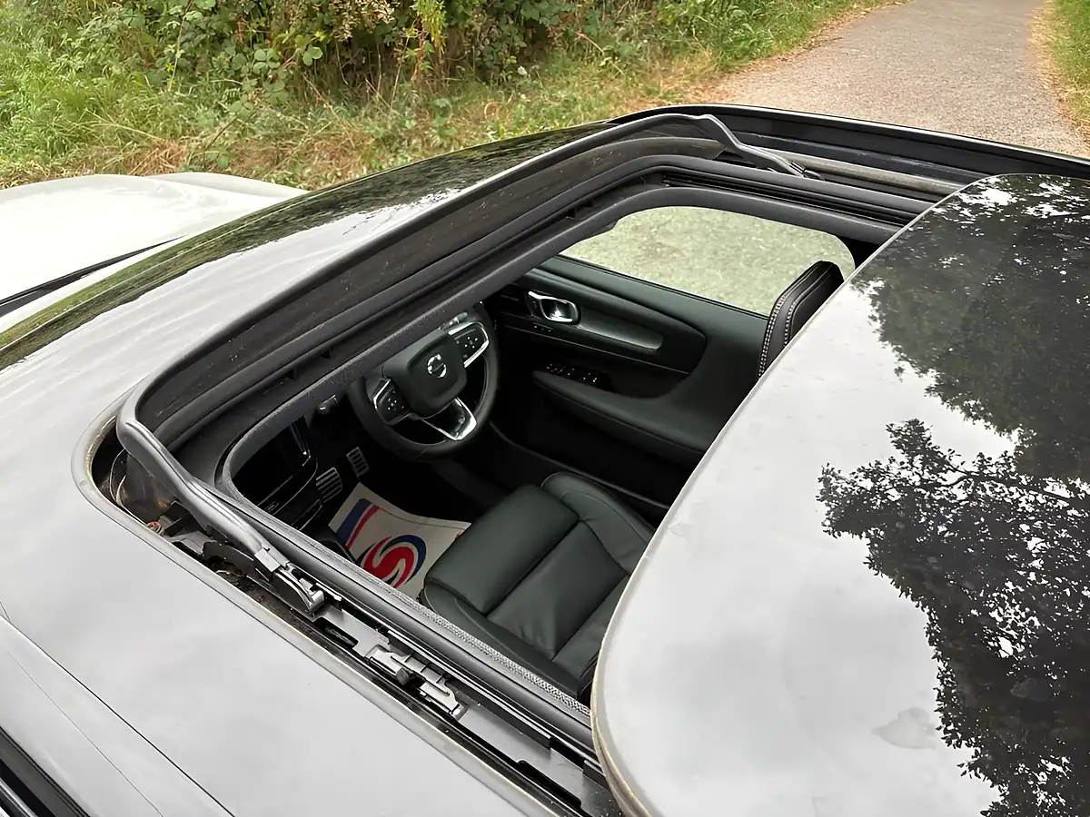 Used 2021 Volvo XC40 First Edition White - Interior and Exterior details 4