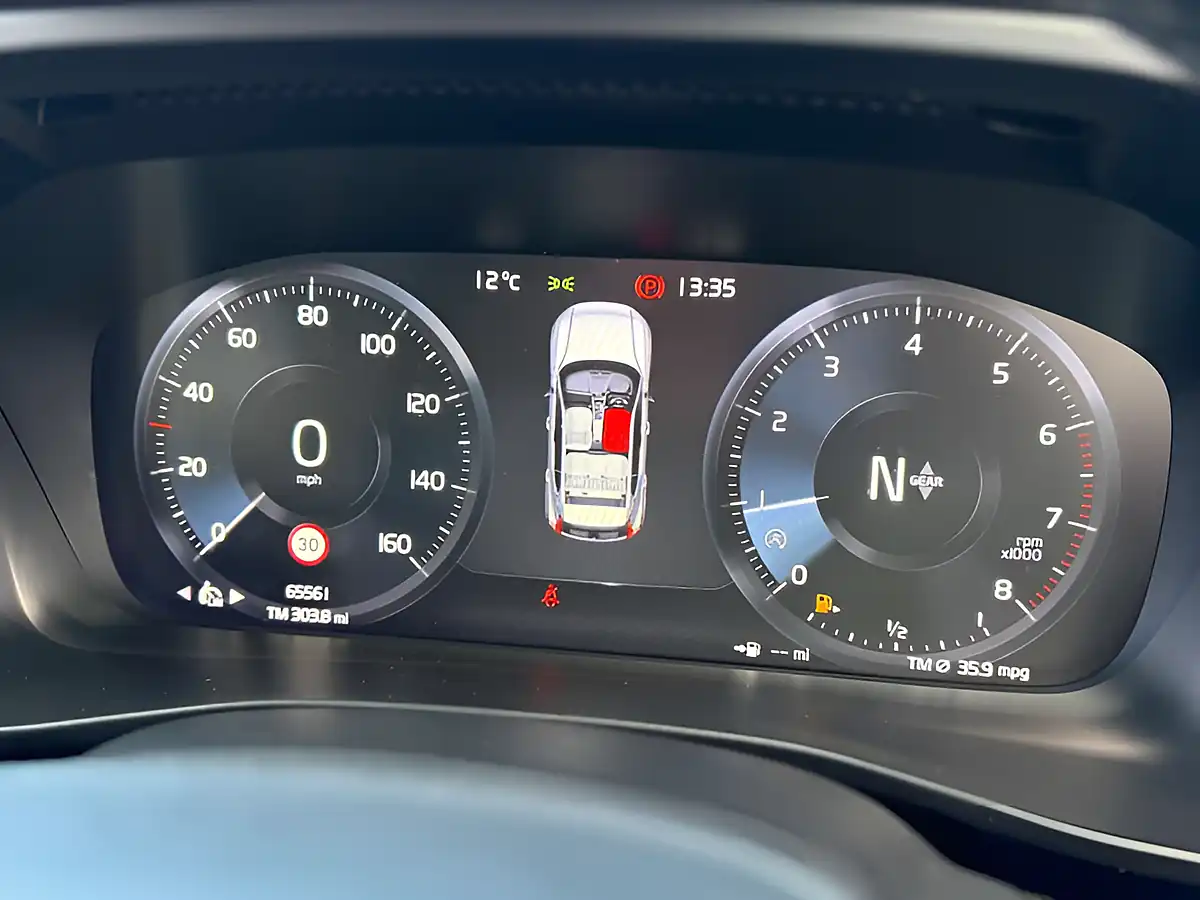 Used 2021 Volvo XC40 Inscription Fusion Red - Interior and Exterior details 17