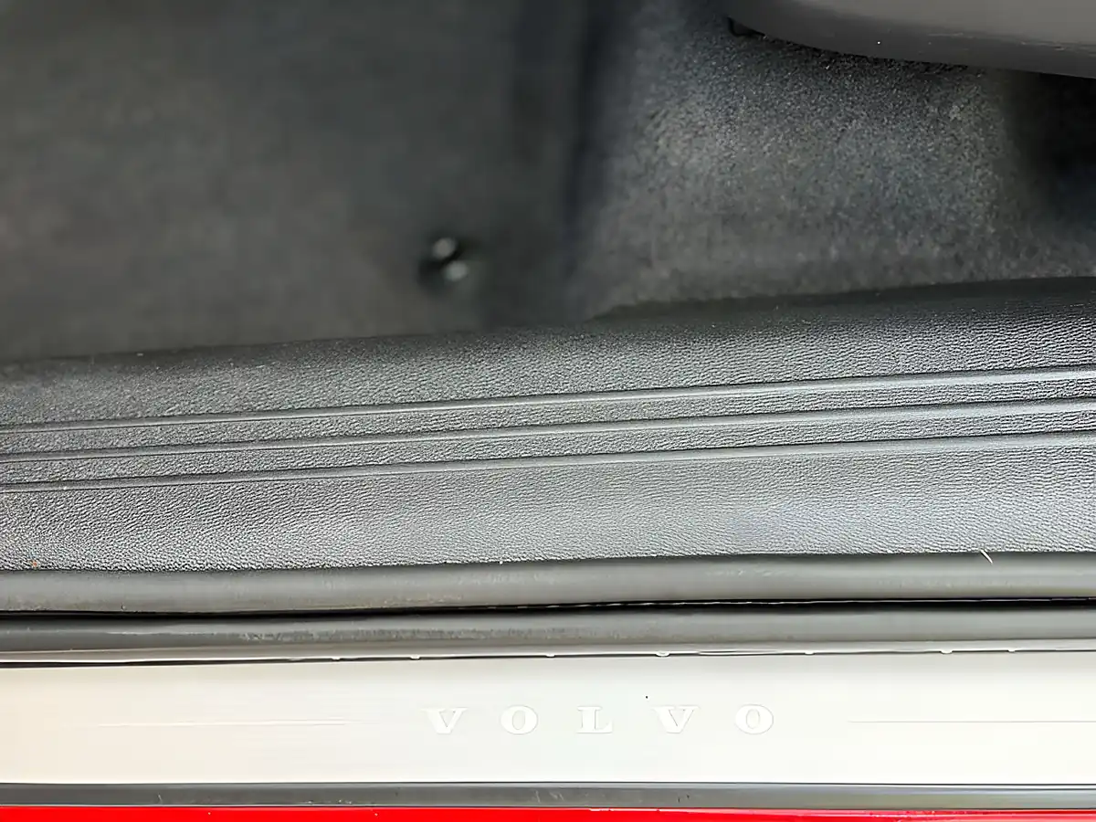 Used 2021 Volvo XC40 Inscription Fusion Red - Interior and Exterior details 20