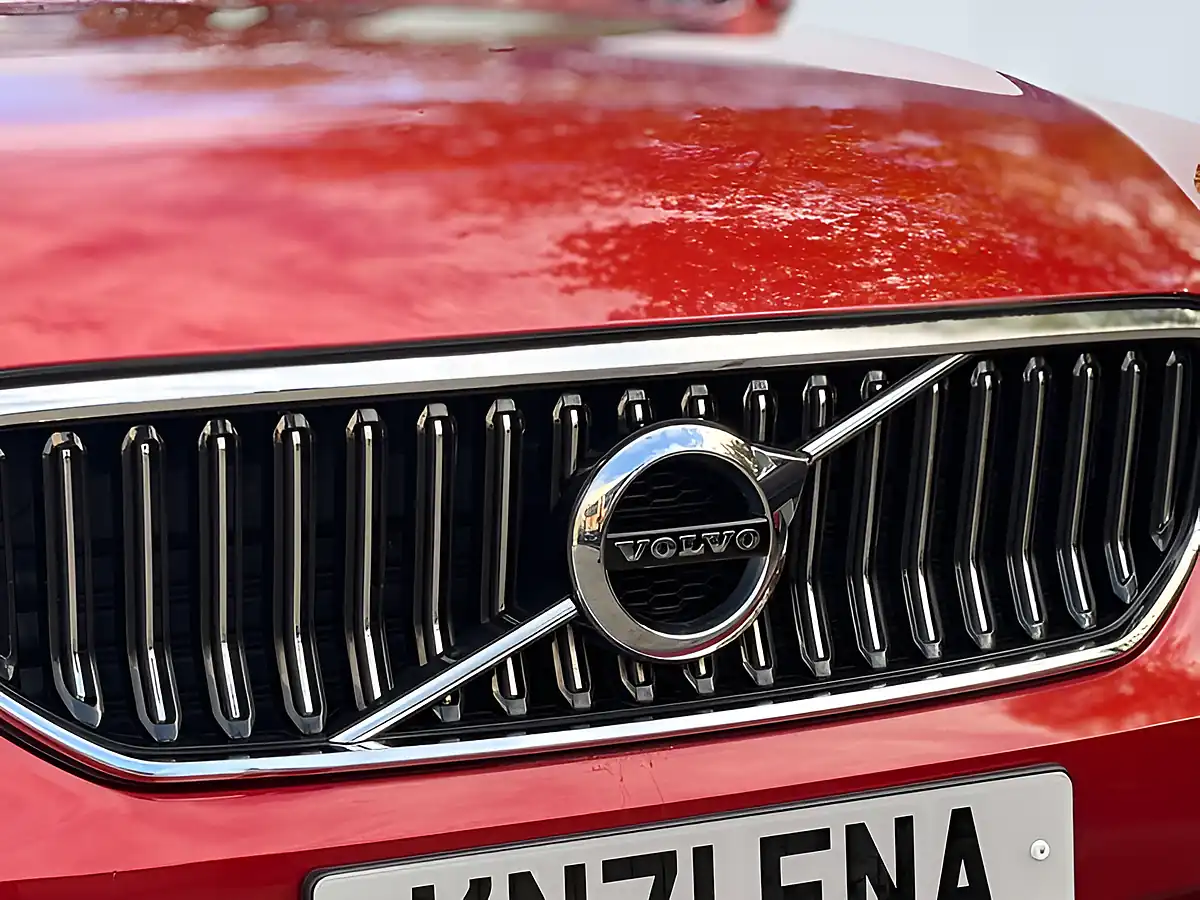 Used 2021 Volvo XC40 Inscription Fusion Red - Interior and Exterior details 4