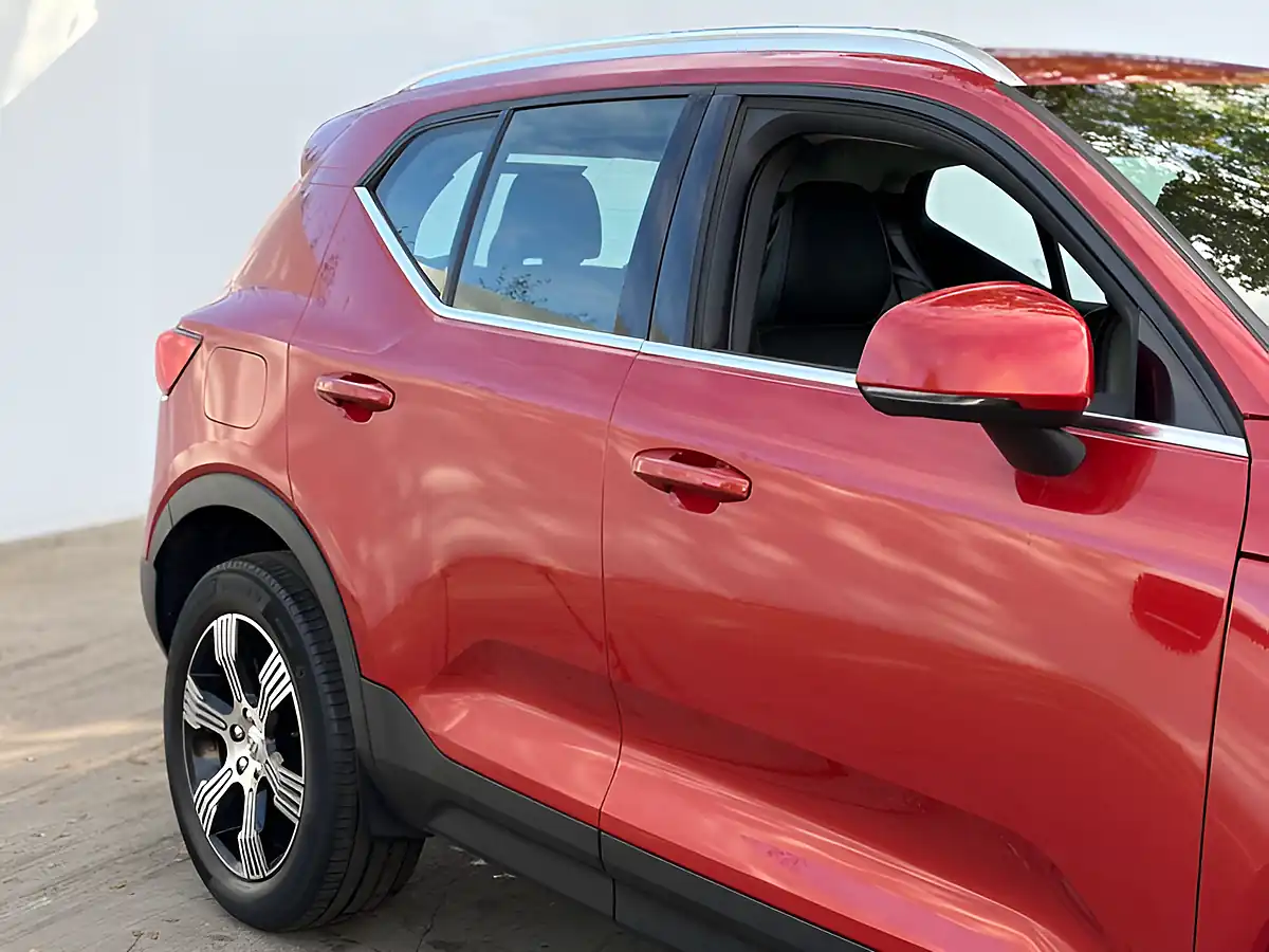 Used 2021 Volvo XC40 Inscription Fusion Red - Interior and Exterior details 8