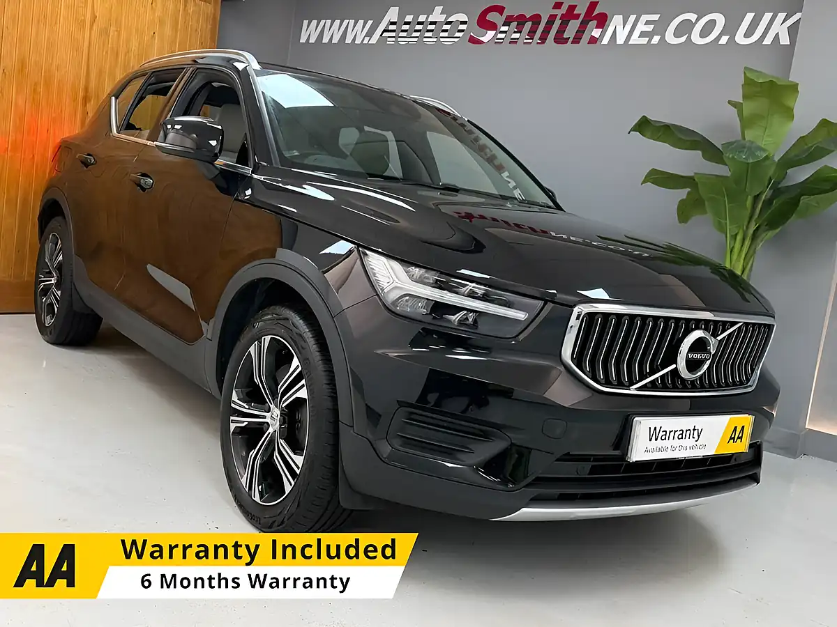 Used 2021 Volvo XC40 Inscription Onyx Black - Front View