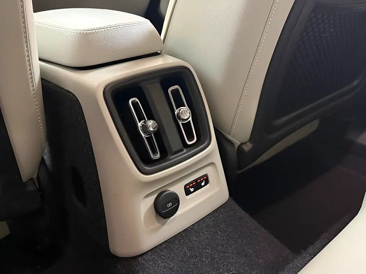 Used 2021 Volvo XC40 Inscription Onyx Black - Interior and Exterior details 15