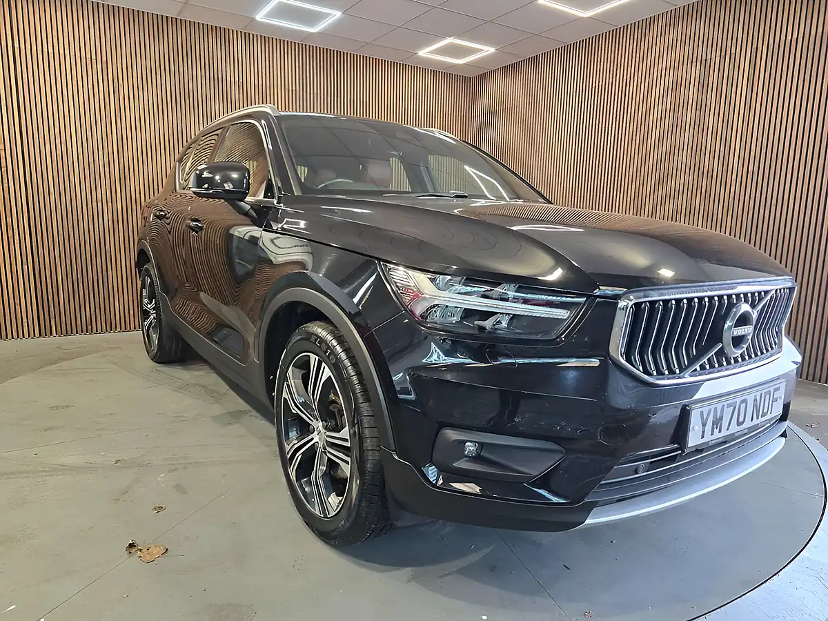 Used 2021 Volvo XC40 Inscription Pro Black - Front View