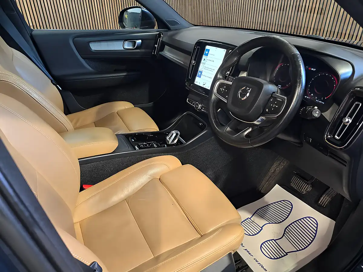 Used 2021 Volvo XC40 Inscription Pro Blue - Interior and Exterior details 13