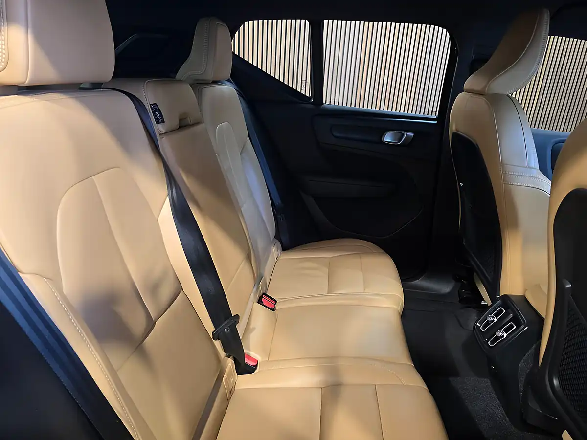 Used 2021 Volvo XC40 Inscription Pro Blue - Interior and Exterior details 16
