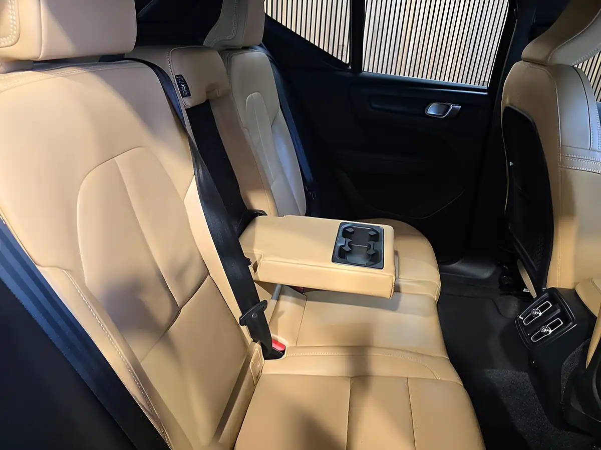 Used 2021 Volvo XC40 Inscription Pro Blue - Interior and Exterior details 17