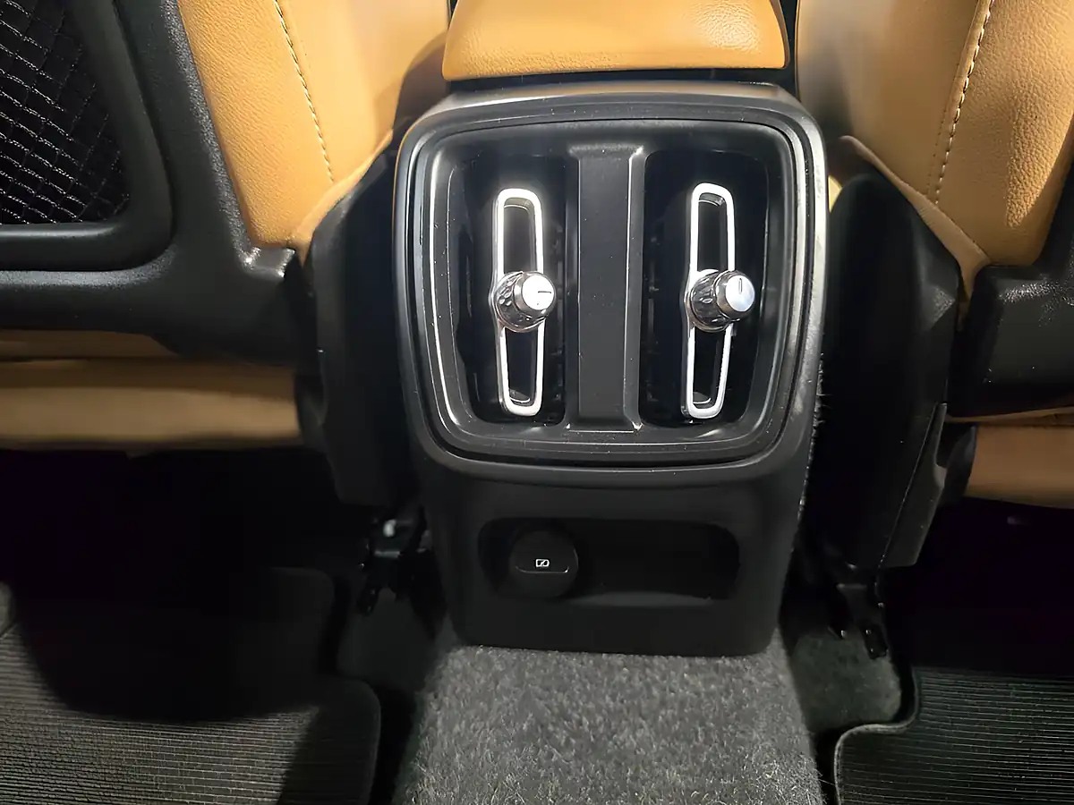 Used 2021 Volvo XC40 Inscription Pro Blue - Interior and Exterior details 20