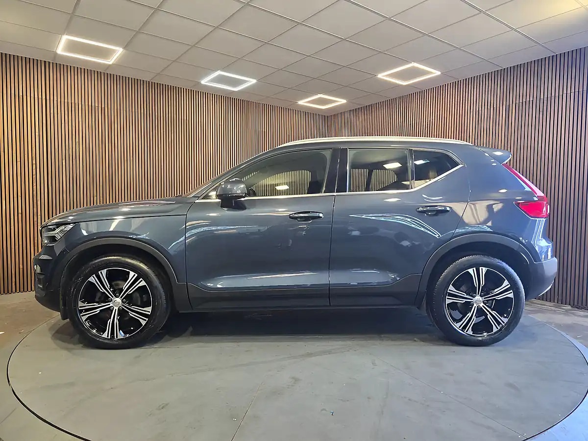Used 2021 Volvo XC40 Inscription Pro Blue - Interior and Exterior details 6