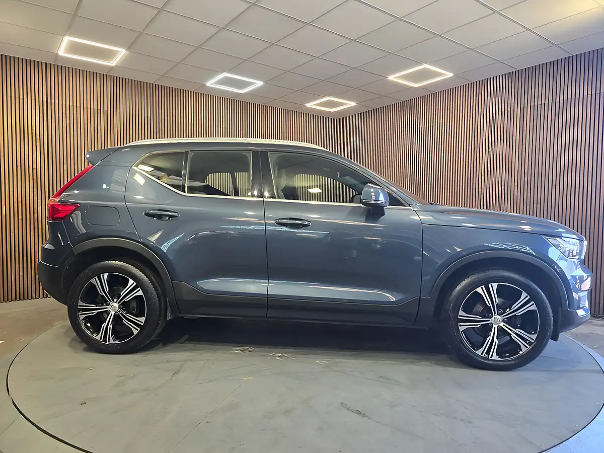 Used 2021 Volvo XC40 Inscription Pro Blue - Interior and Exterior details 8