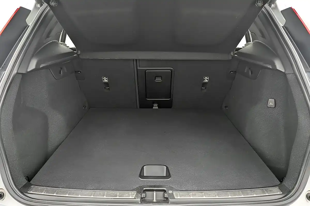 Used 2021 Volvo XC40 Inscription Pro Glacier Silver - Interior and Exterior details 11