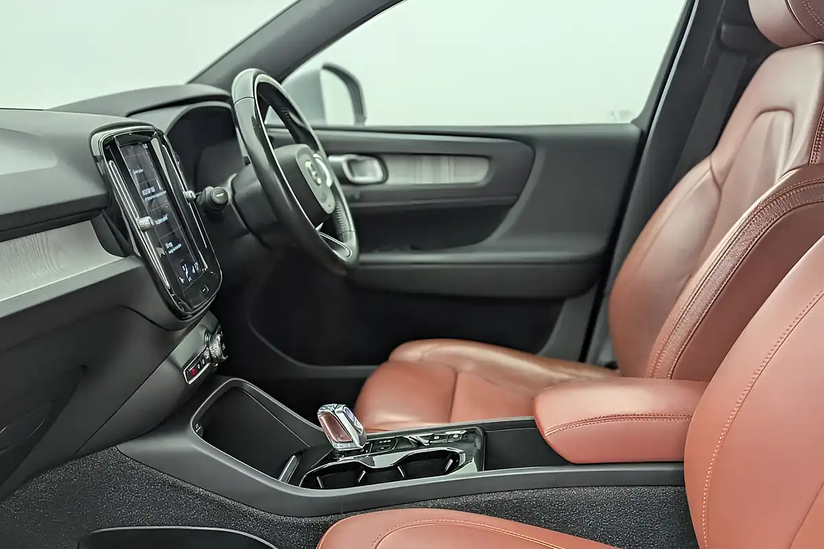 Used 2021 Volvo XC40 Inscription Pro Glacier Silver - Interior and Exterior details 12