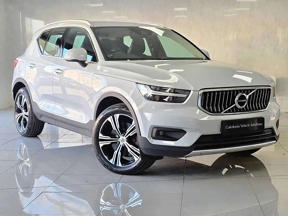 Used 2021 Volvo XC40 Inscription Pro Silver - Front View