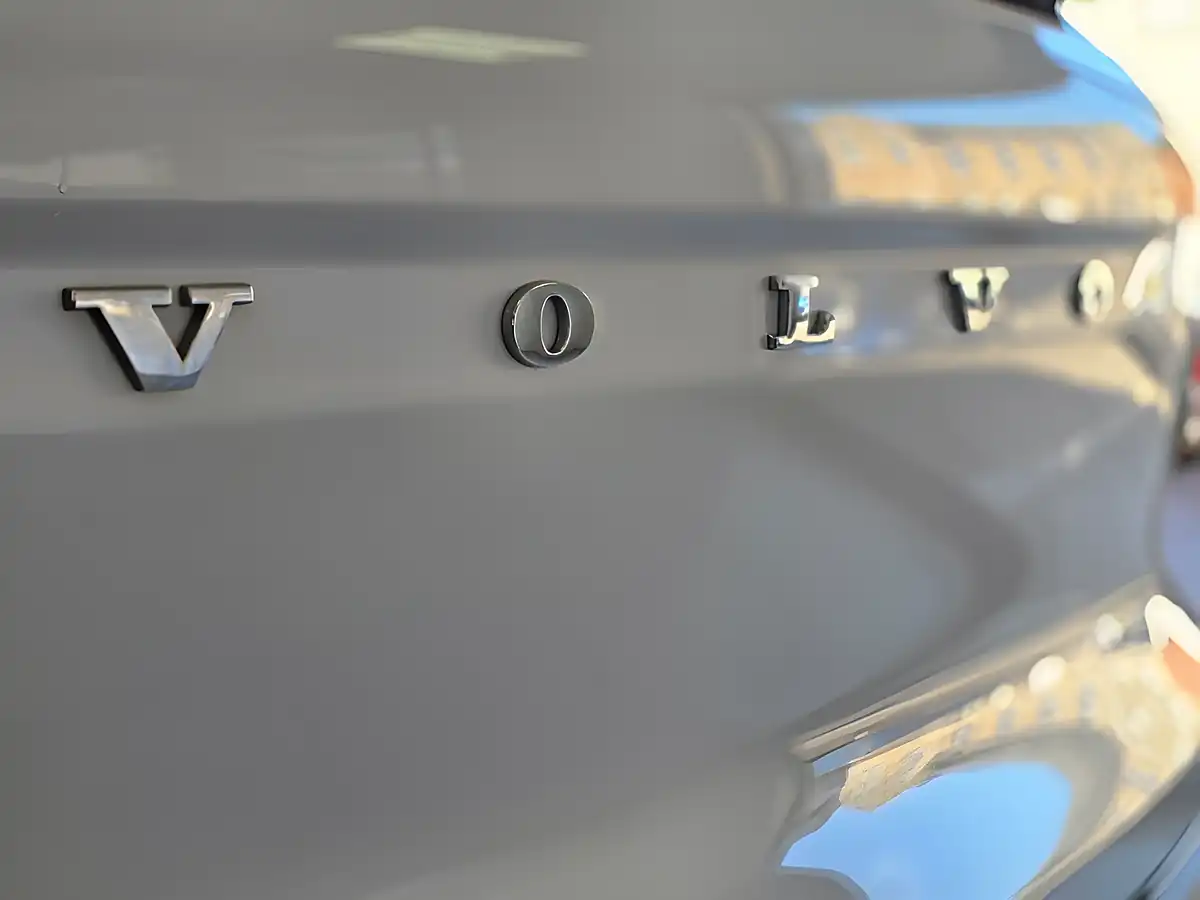 Used 2021 Volvo XC40 Inscription Pro Silver - Interior and Exterior details 10
