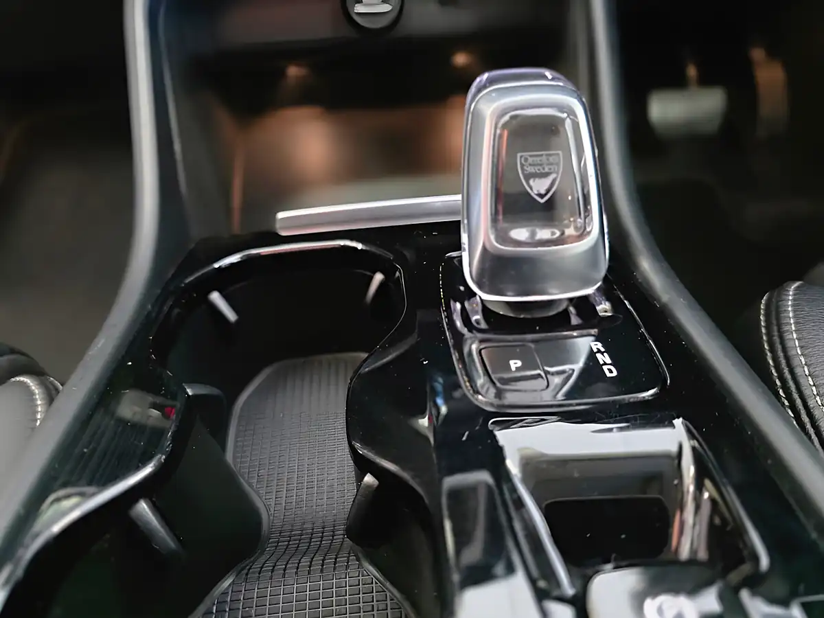 Used 2021 Volvo XC40 Inscription Pro Silver - Interior and Exterior details 11