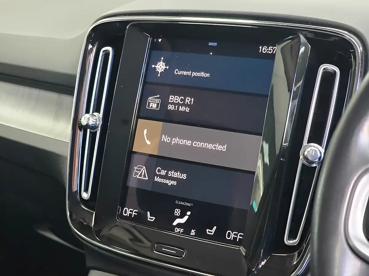 Used 2021 Volvo XC40 Inscription Pro Silver - Interior and Exterior details 18