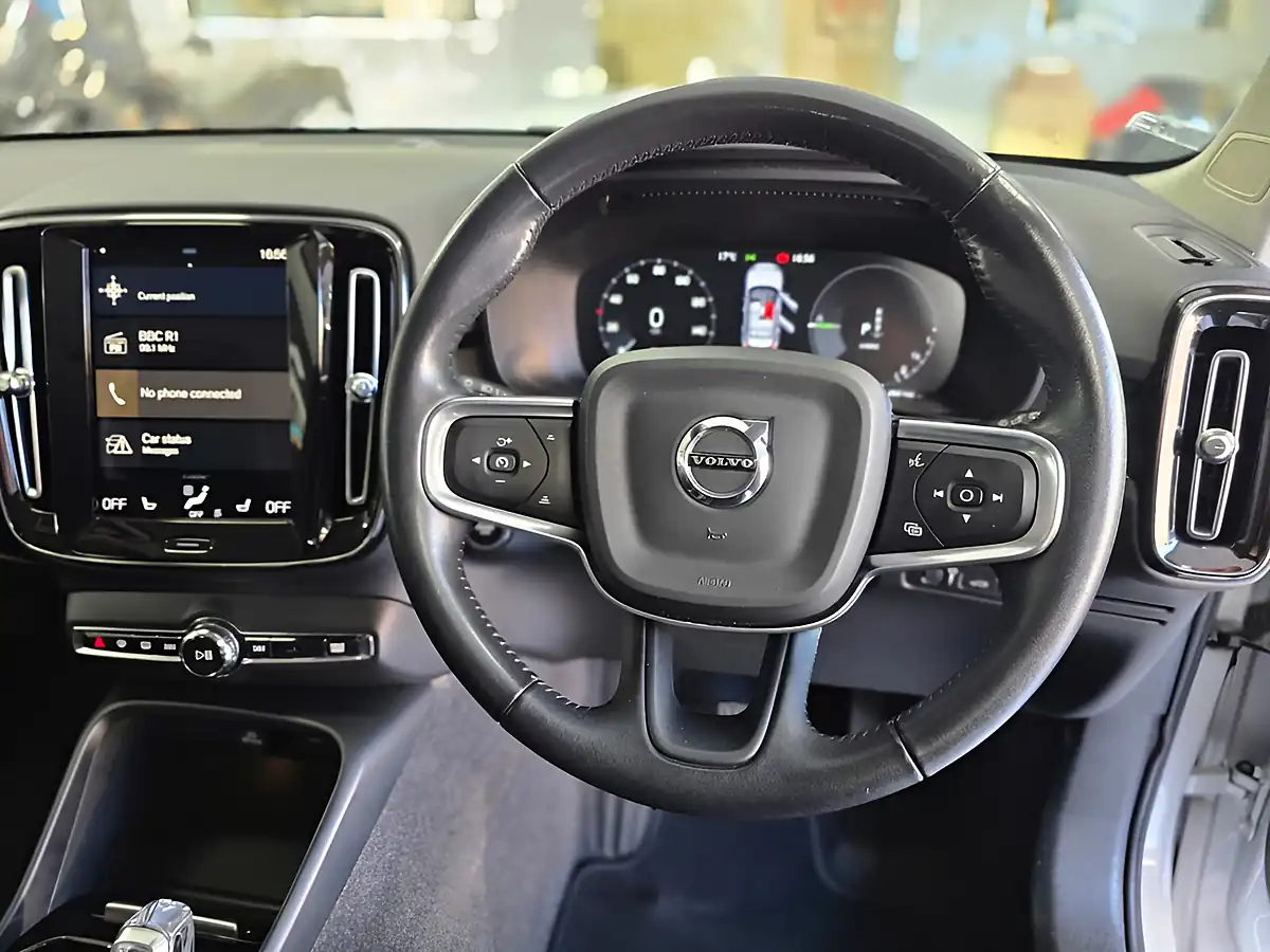 Used 2021 Volvo XC40 Inscription Pro Silver - Interior and Exterior details 19