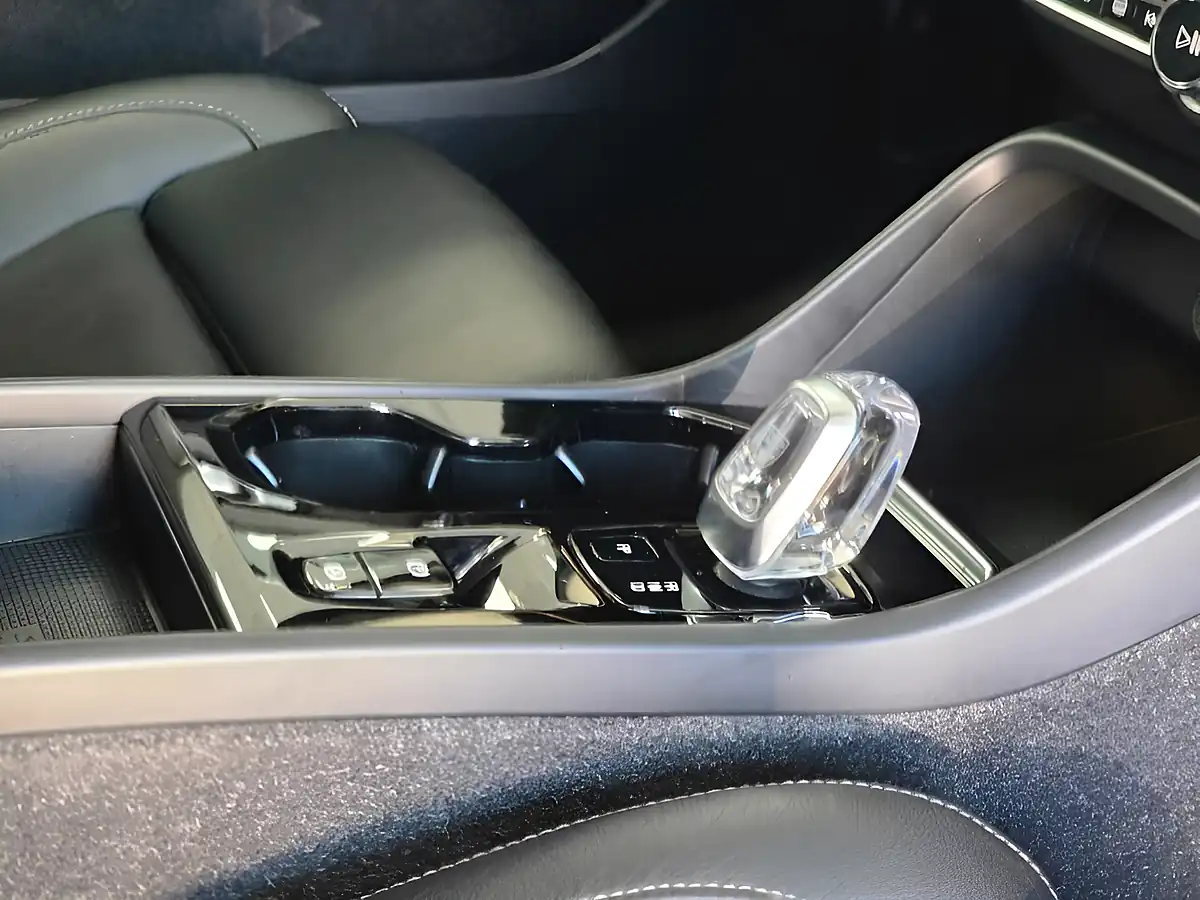 Used 2021 Volvo XC40 Inscription Pro Silver - Interior and Exterior details 20