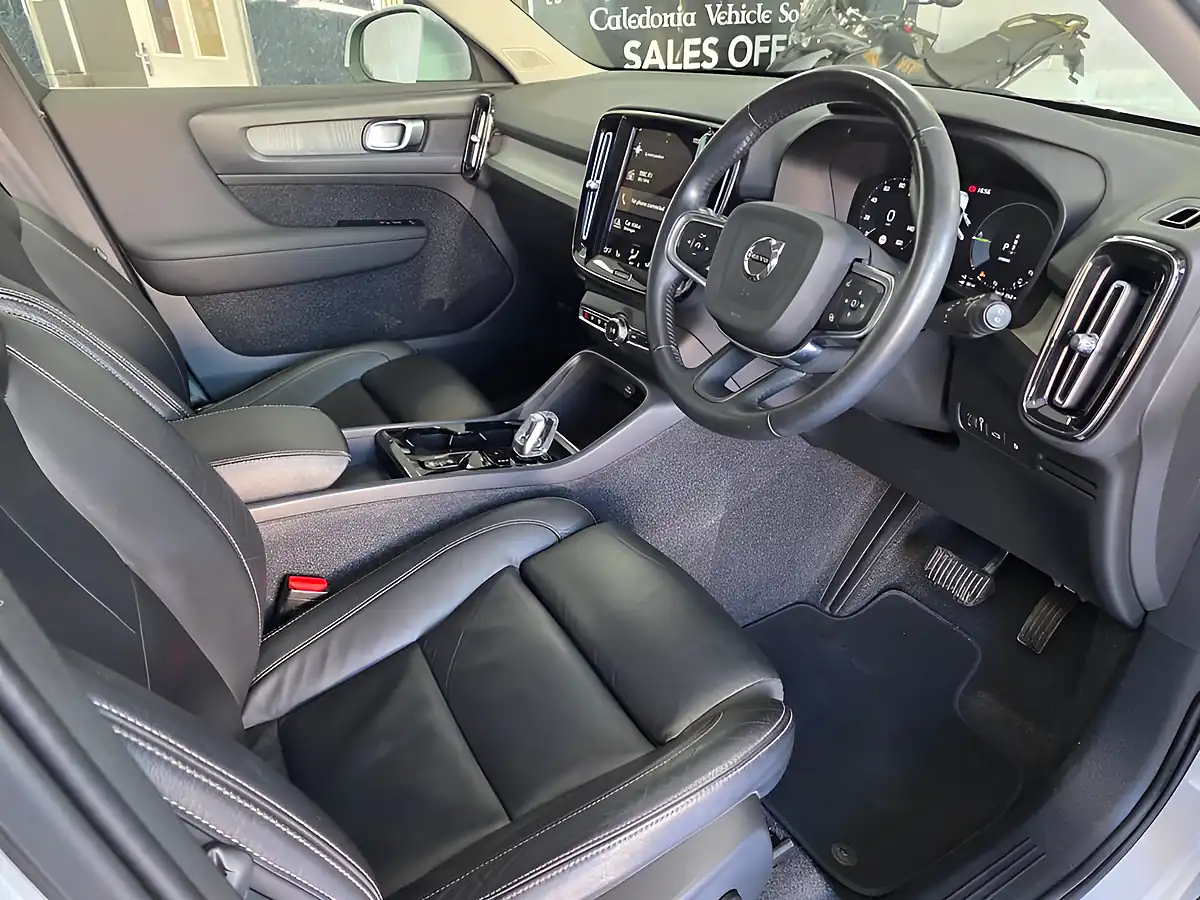 Used 2021 Volvo XC40 Inscription Pro Silver - Interior and Exterior details 5