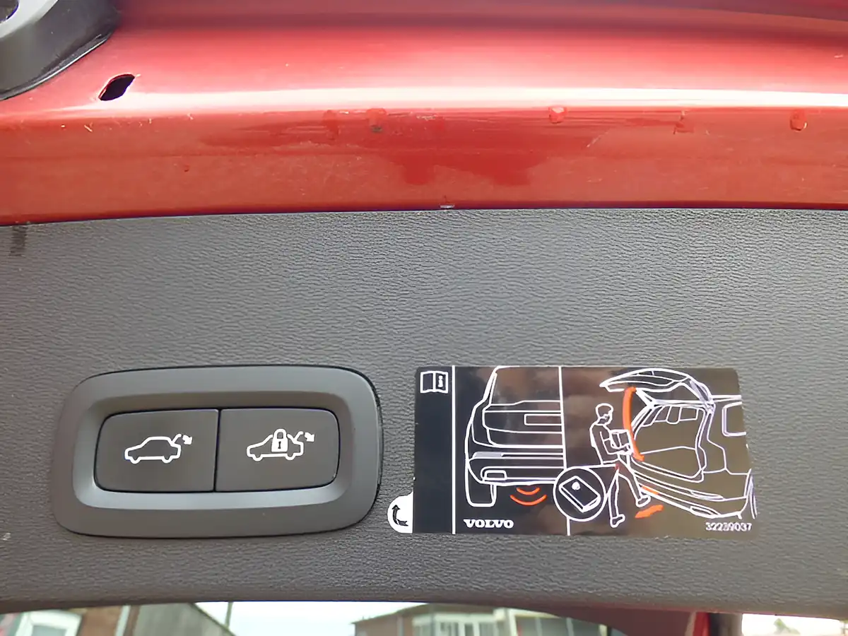 Used 2021 Volvo XC40 Inscription Red - Interior and Exterior details 10