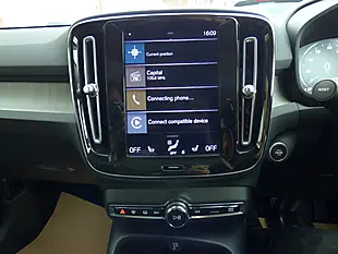 Used 2021 Volvo XC40 Inscription Red - Interior and Exterior details 7