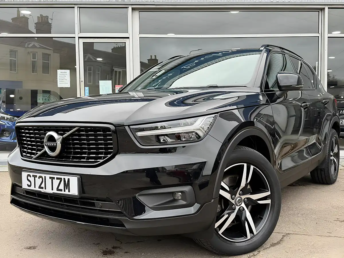 Used 2021 Volvo XC40 R-Design Black - Front View