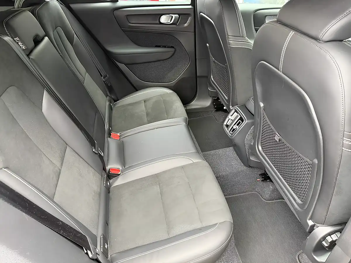Used 2021 Volvo XC40 R-Design Black - Interior and Exterior details 10