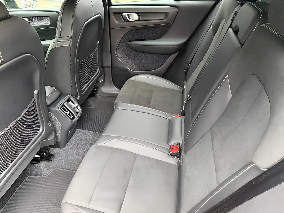 Used 2021 Volvo XC40 R-Design Black - Interior and Exterior details 11