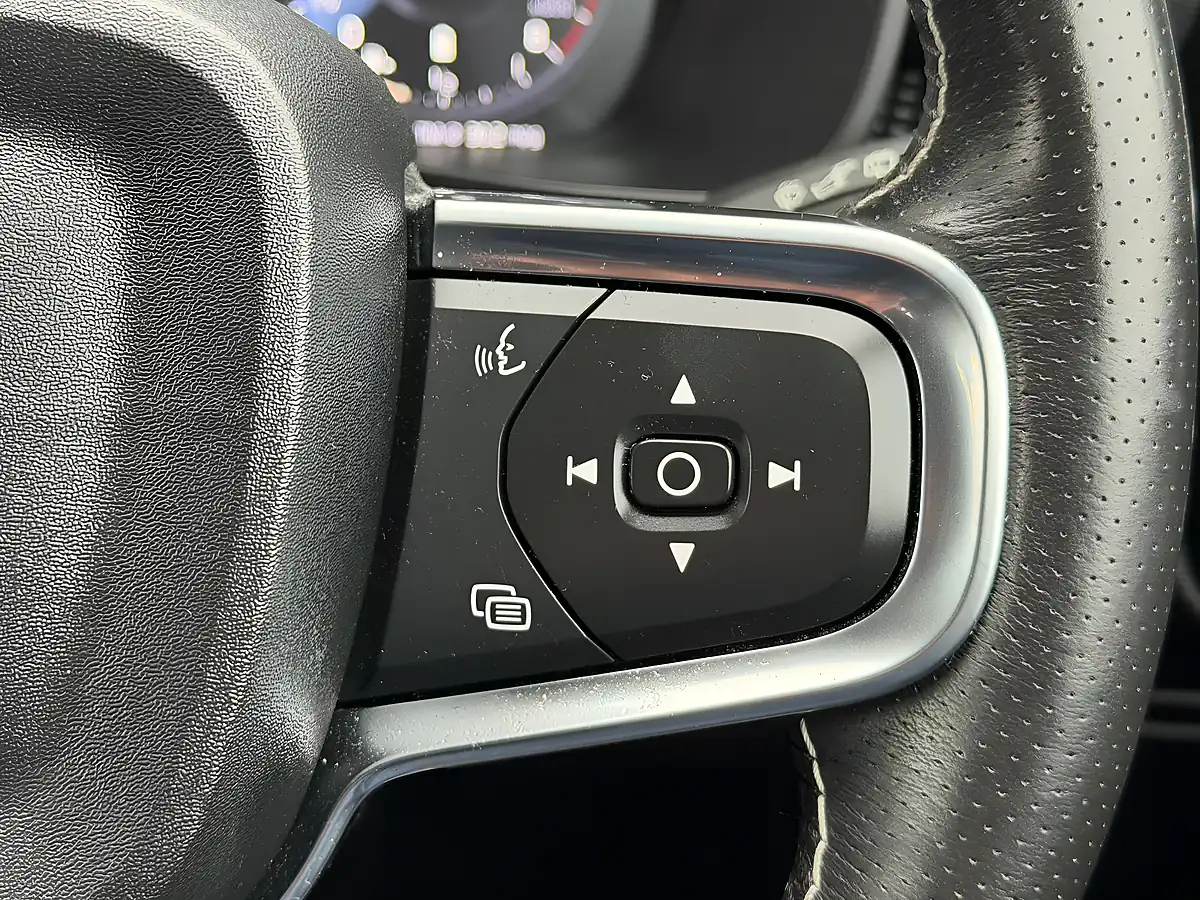 Used 2021 Volvo XC40 R-Design Black - Interior and Exterior details 13