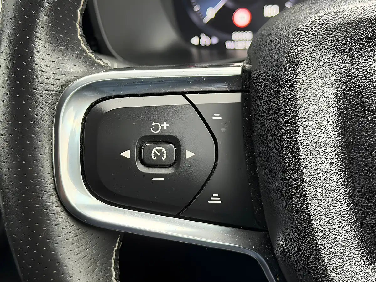 Used 2021 Volvo XC40 R-Design Black - Interior and Exterior details 14